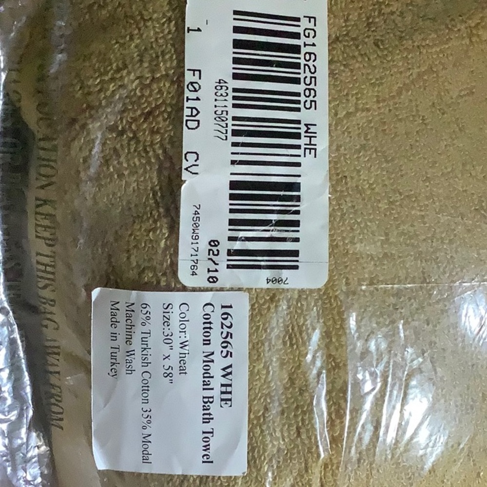 Front gate Bath Towel